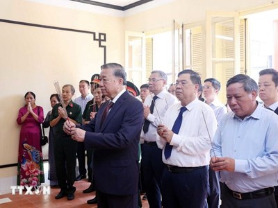 Tổng Bí thư Tô Lâm dâng hương tại Di tích số 48 Hàng Ngang