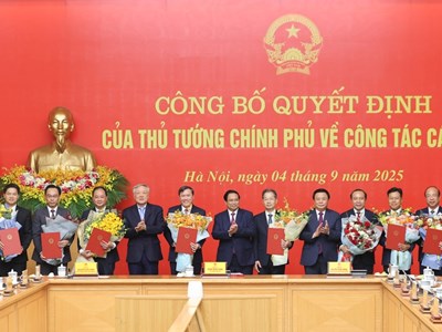 Thủ tướng trao quyết định bổ nhiệm lãnh đạo 8 bộ, cơ quan