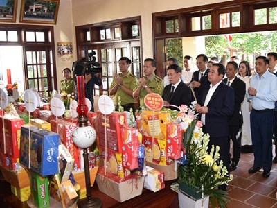 Trang trọng Lễ dâng hương tưởng niệm 56 năm ngày mất Chủ tịch Hồ Chí Minh