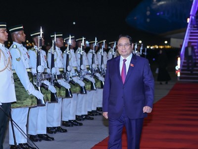 Thủ tướng Phạm Minh Chính tới Kuala Lumpur, bắt đầu chuyến công tác dự Hội nghị Cấp cao ASEAN lần thứ 47