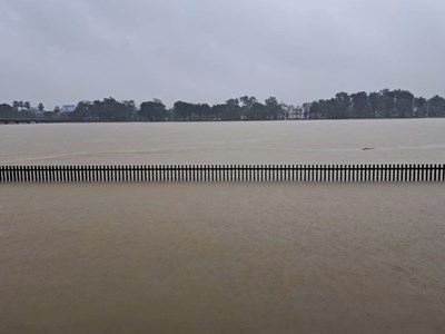 Mưa lên đến 700mm trong 9 giờ, lũ tại Huế có khả năng vượt đỉnh lịch sử 