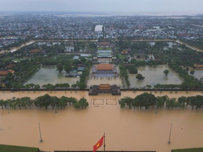 Thủ tướng chỉ đạo tiếp tục tập trung khắc phục hậu quả mưa lũ, sớm ổn định đời sống nhân dân