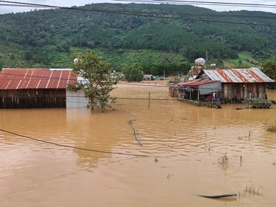 Thủ tướng yêu cầu tập trung ứng phó mưa lũ, đặt nhiệm vụ bảo đảm an toàn tính mạng cho nhân dân lên trên hết, trước hết