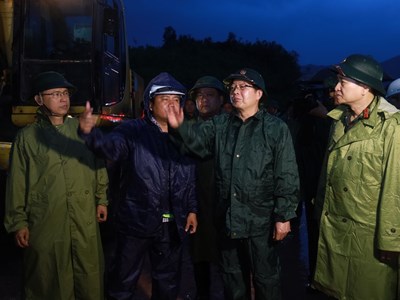 Bộ Chính trị, Ban Bí thư yêu cầu thực hiện nhiệm vụ cấp bách bảo vệ tính mạng người dân trên hết, trước hết