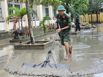 Thủ tướng yêu cầu “thần tốc” các giải pháp khắc phục hậu quả lũ lụt, nhanh chóng ổn định đời sống nhân dân