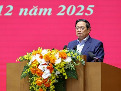 Một bộ phận cán bộ, đảng viên làm việc cầm chừng, đùn đẩy, né tránh, sợ sai không dám làm