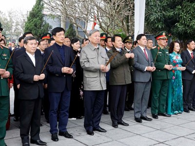  Tổng Bí thư Tô Lâm dâng hương tưởng niệm các bậc lãnh đạo tiền bối