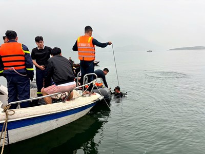 Nỗ lực khắc phục vụ chìm tàu khách trên hồ Thác Bà