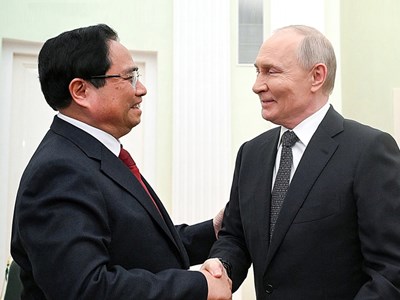 Nga xem xét miễn thị thực cho công dân Việt Nam