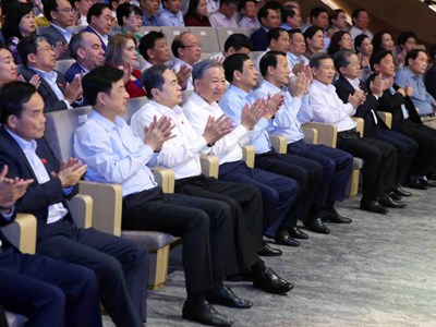 Tổng Bí thư, Chủ tịch nước Tô Lâm dự chương trình nghệ thuật đặc biệt “Tổ quốc trong tim”