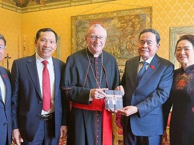 Chủ tịch Quốc hội Trần Thanh Mẫn hội kiến Thủ tướng Tòa thánh Vatican Pietro Parolin