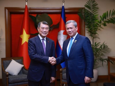 Thủ tướng Lê Minh Hưng tiếp xúc song phương với các nhà lãnh đạo ASEAN