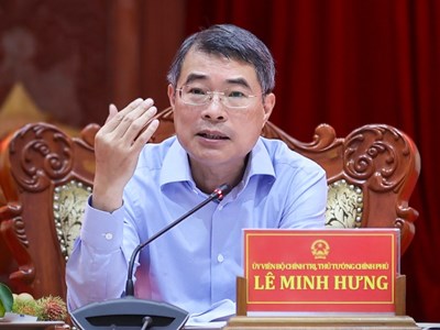 Thủ tướng: Lương và chế độ chính sách sẽ làm đồng bộ từ Trung ương tới địa phương, trong đó ưu tiên nhiều hơn cho cơ sở