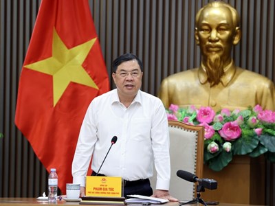 Phó Thủ tướng Thường trực yêu cầu chủ động cung cấp thông tin xăng sinh học E10 đúng, chính xác, kịp thời