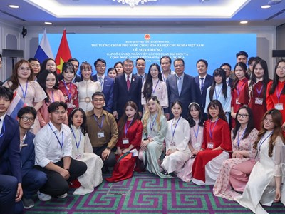 Thủ tướng Lê Minh Hưng gặp mặt các cơ quan đại diện và cộng đồng người Việt Nam tại Liên bang Nga