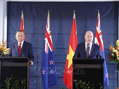Tổng Bí thư, Chủ tịch nước Tô Lâm và Thủ tướng New Zealand gặp gỡ báo chí và chứng kiến trao các văn kiện hợp tác
