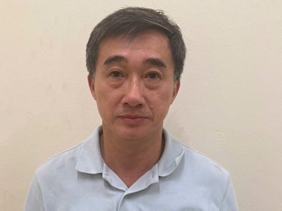 Thủ tướng Chính phủ tạm đình chỉ công tác đối với Thứ trưởng Bộ Y tế Trần Văn Thuấn