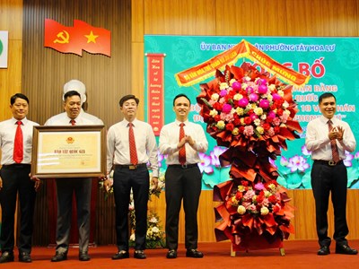  “Bộ tranh khắc ma nhai 18 vị La Hán, Động Liên Hoa, chùa Phong Phú” đón Bằng công nhận Bảo vật quốc gia