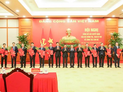 Công bố 12 quyết định của Bộ Chính trị, Ban Bí thư về công tác cán bộ