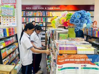 Thủ tướng: Rà soát, hoàn thiện sách giáo khoa theo hướng thiết thực, kịp thời điều chỉnh những bất cập