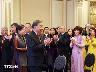 Tổng Bí thư, Chủ tịch nước Tô Lâm và phu nhân gặp đại diện cộng đồng người Việt Nam tại châu Âu