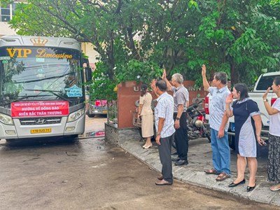 Đoàn công tác y tế lên đường hỗ trợ đồng bào miền Bắc