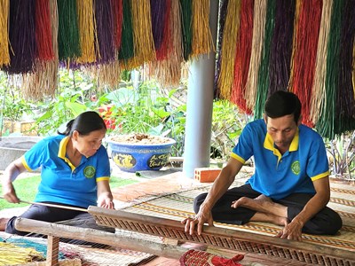 Đặc sắc nghề dệt chiếu cói nằm cạnh thắng cảnh quốc gia Đầm Ô Loan