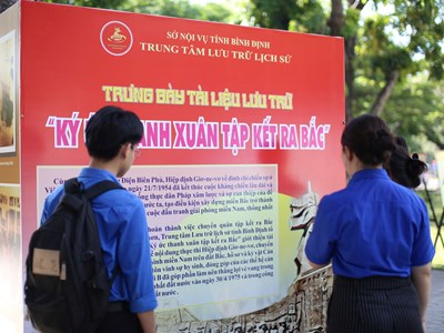 Bình Định trưng bày hơn 1.500 tài liệu lưu trữ về “Ký ức thanh xuân tập kết ra Bắc”