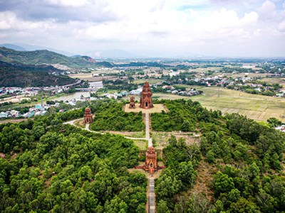 Đầu tư hơn 270 triệu đồng tuyến xe điện phục vụ du khách tham quan Tháp Bánh Ít