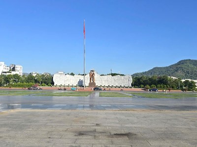 Hơn 5.000 người hưởng ứng đi bộ “Một tỉ bước chân tiến vào kỷ nguyên mới”