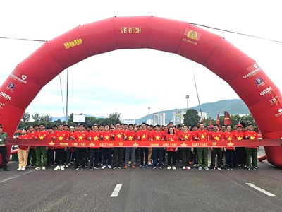 Hơn 45.000 người đi bộ hưởng ứng thông điệp “Một tỷ bước chân tiến vào kỷ nguyên mới”