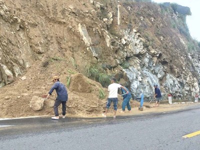 Đảm bảo lưu thông tại điểm sạt lở đèo An Khê