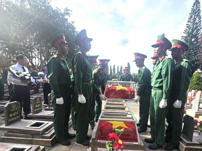 Gia Lai truy điệu, an táng 18 liệt sĩ 