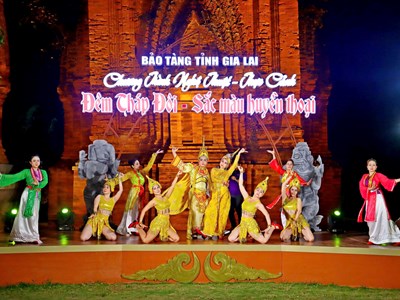 Hút khách bằng chương trình nghệ thuật thực cảnh tại di tích quốc gia Tháp Đôi