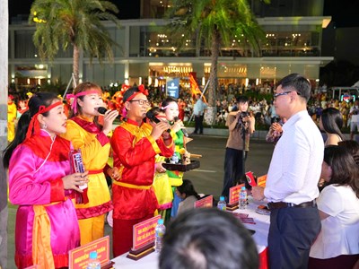 Phố biển Gia Lai hút khách bằng chương trình Carnival đường phố