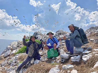 Cùng lữ khách Đỗ Doãn Hoàng đi tìm những “mảng màu rực rỡ biết bay”