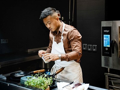 Đầu bếp gốc Việt đầu tiên đạt sao Michelin tại Cộng hòa Séc