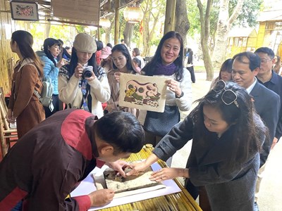 Giữ hồn tranh Đông Hồ qua những hành trình trải nghiệm 