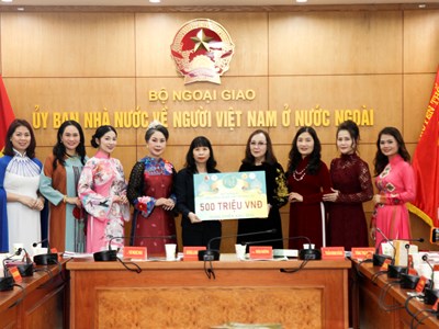 Áo dài Việt lan tỏa từ châu Âu về quê hương