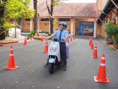 VinFast ZGoo: Nhỏ gọn cho học sinh, yên tâm cho phụ huynh