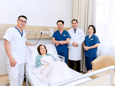 Vinmec Hạ Long cứu nữ bệnh nhân 45 tuổi thoát nguy cơ thủng đại tràng do polyp tái phát phức tạp