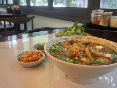 Chi phí sinh hoạt đồng loạt tăng, túi tiền thêm áp lực