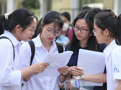 Điểm sàn đại học chạm mốc 25: Vì sao đạt sàn vẫn rất xa điểm chuẩn?