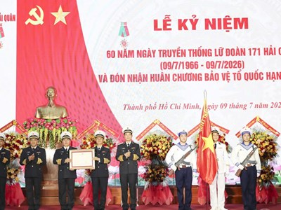 Lữ đoàn 171 đón nhận Huân chương Bảo vệ Tổ quốc hạng Nhất nhân kỷ niệm 60 năm thành lập