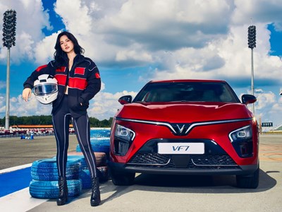 VinFast VF 7: Mẫu xe đúng “gu” công nghệ của người dùng trẻ