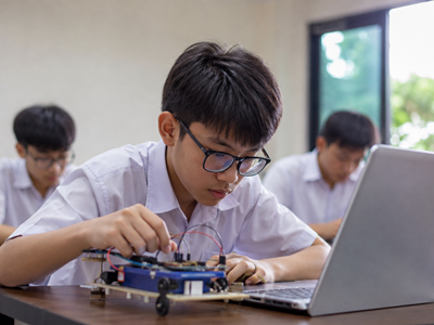 Để AI “làm hộ” dự án nghiên cứu, học sinh có thể bị cấm thi 2 năm