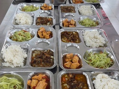 Nỗi niềm... suất ăn bán trú