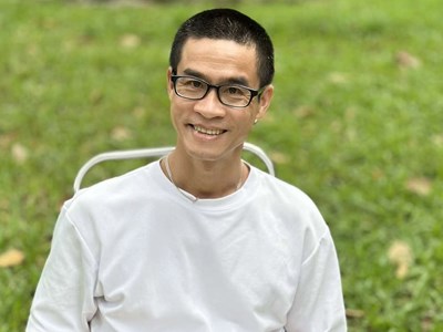 Ai đang làm chủ ai?