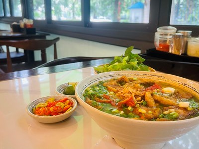 Đi ăn ở quán nổi tiếng, đừng bỏ qua những dấu hiệu này