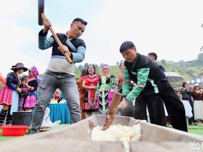 Chén trà có người kể chuyện